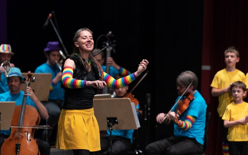 Orchesterkonzert mit international preisgekrönter Kinderliedermacherin